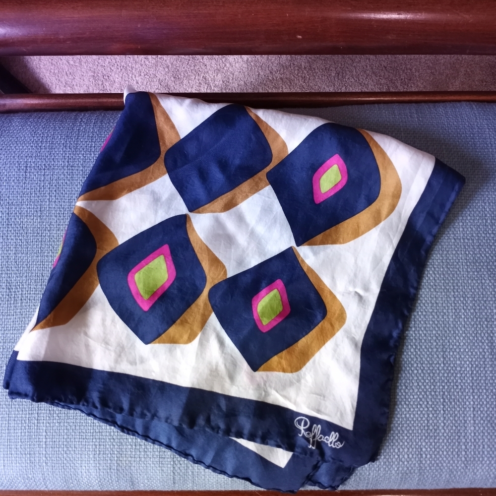 *Final Price Reduction* Vintage Raffaello 22" Square Scarf